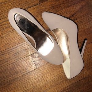 Nude heels sz9